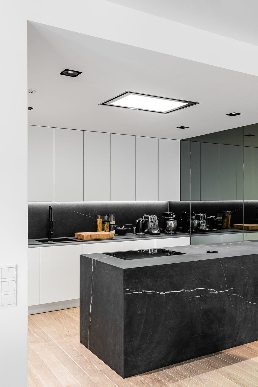 Obrázek Odsavač vestavný stropní SU Light Black (CDS9001C)